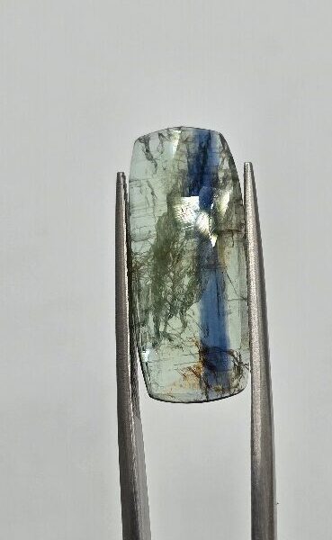 23.5x9.9mm rose-cut bicolour kyanite cabochon