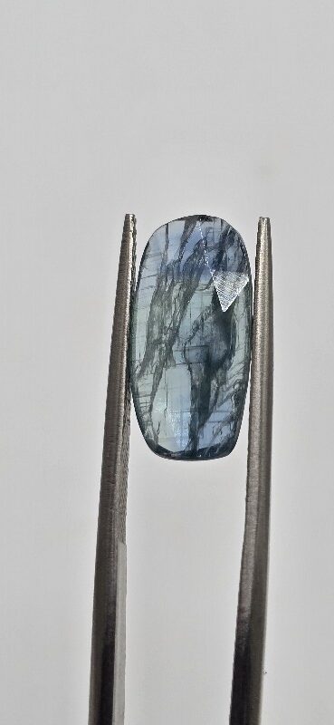 15.9x7.8mm rose-cut bicolour kyanite cabochon