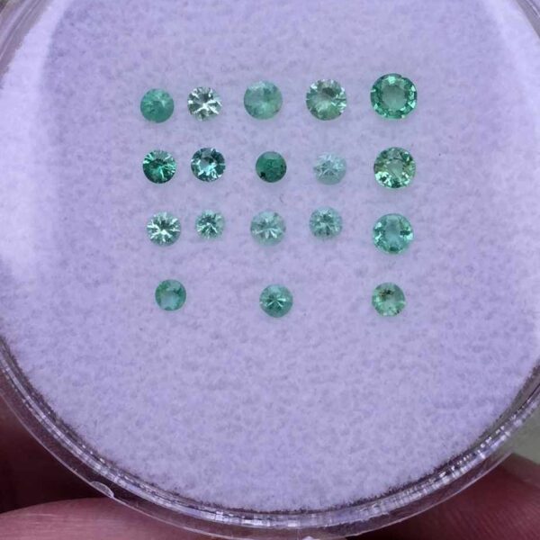 1ct parcel of 2.00-3.15mm round-cut Brazilian emerald facets