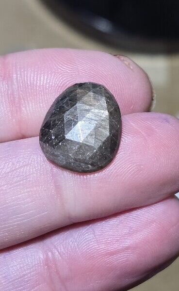 18.0x15.4mm rose-cut freeform Kenyan gold-sheen Zawadi sapphire cabochon
