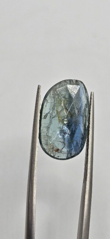 18.5x11.1mm rose-cut bicolour kyanite cabochon