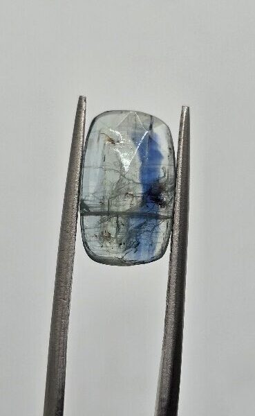 13.5x7.9mm rose-cut bicolour kyanite cabochon