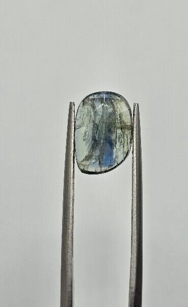 11.2x7.8mm rose-cut bicolour kyanite cabochon