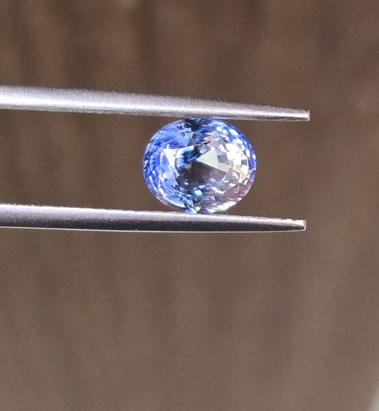 6.84x5.84x4.86mm oval bicolour pharaoh's eye sapphire facet