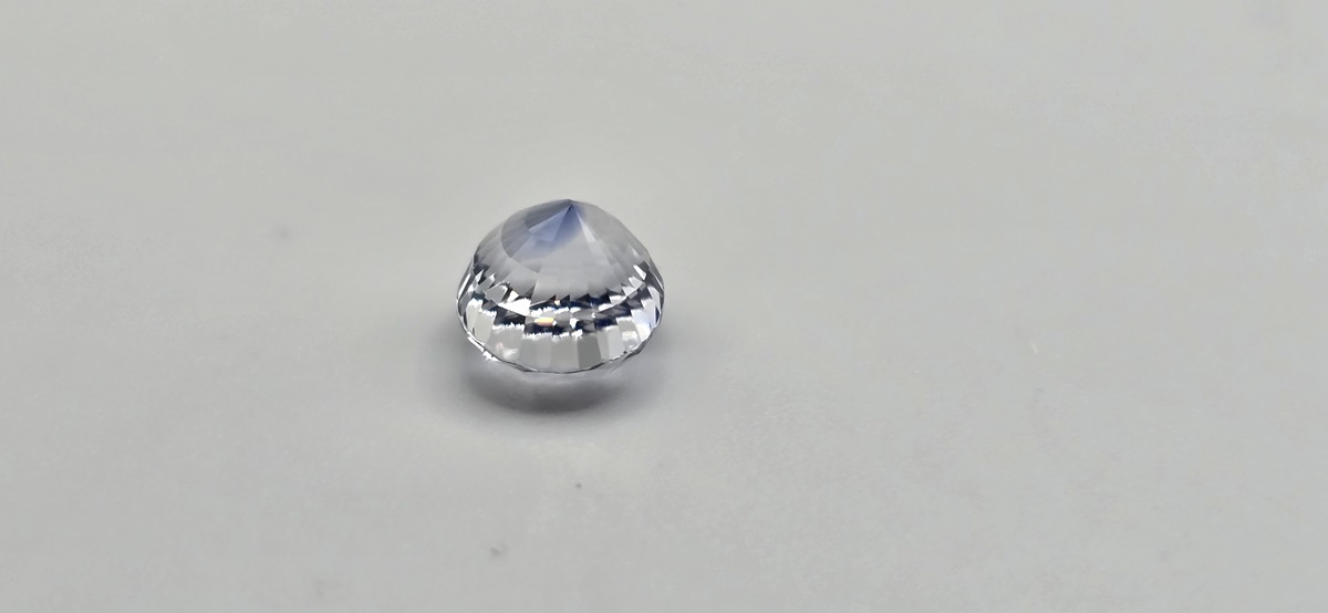 6.84x5.84x4.86mm oval bicolour pharaoh's eye sapphire facet - Image 2