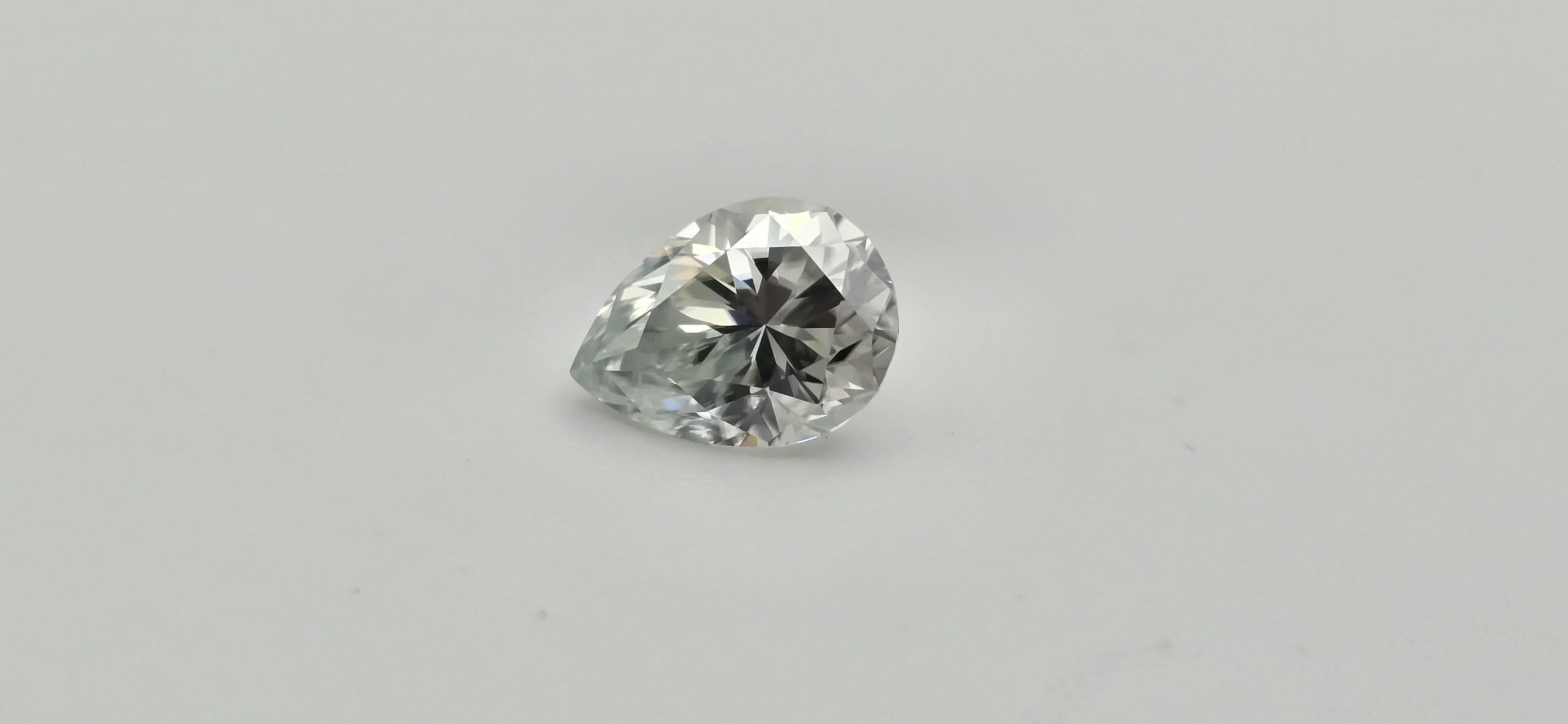 8x6mm pear-cut pale blue moissanite facet - budget line