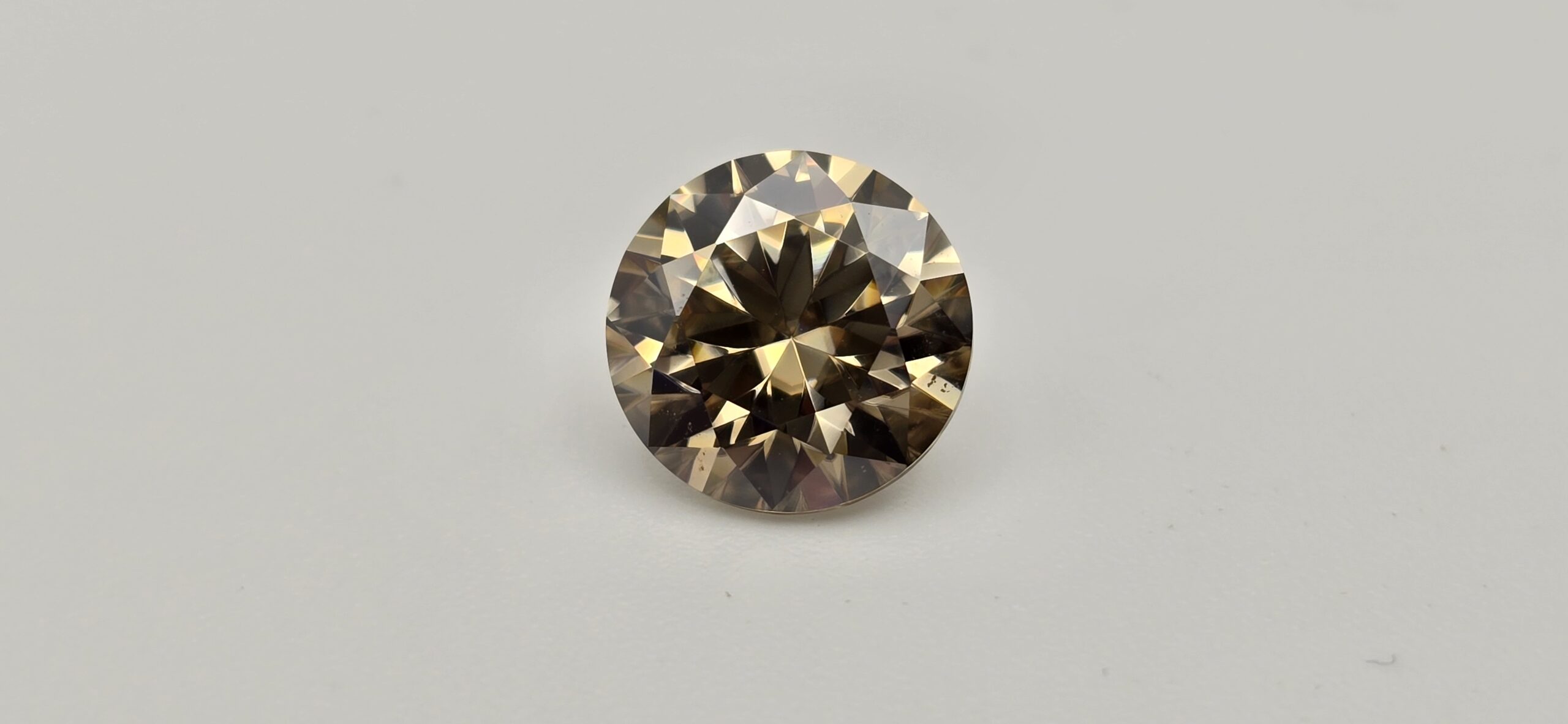 9mm round-cut light yellow/cognac moissanite facet - budget line