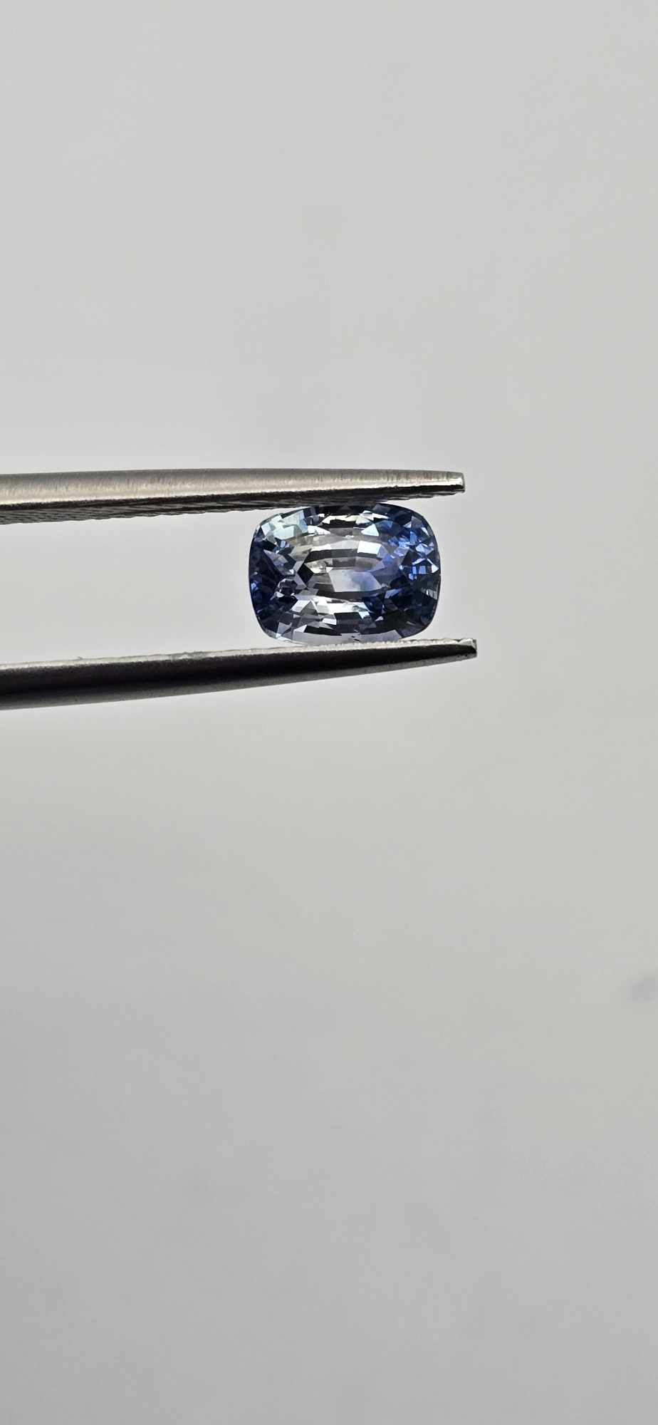 6.57x4.82x4.06mm cushion bicolour sapphire facet