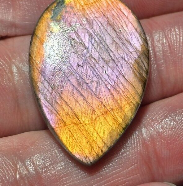 33x23mm purple labradorite cabochon