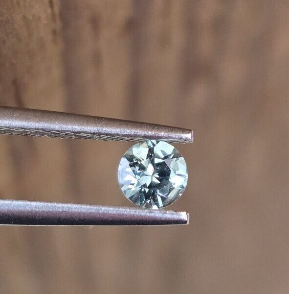 3.84x2.37mm round Australian sapphire facet