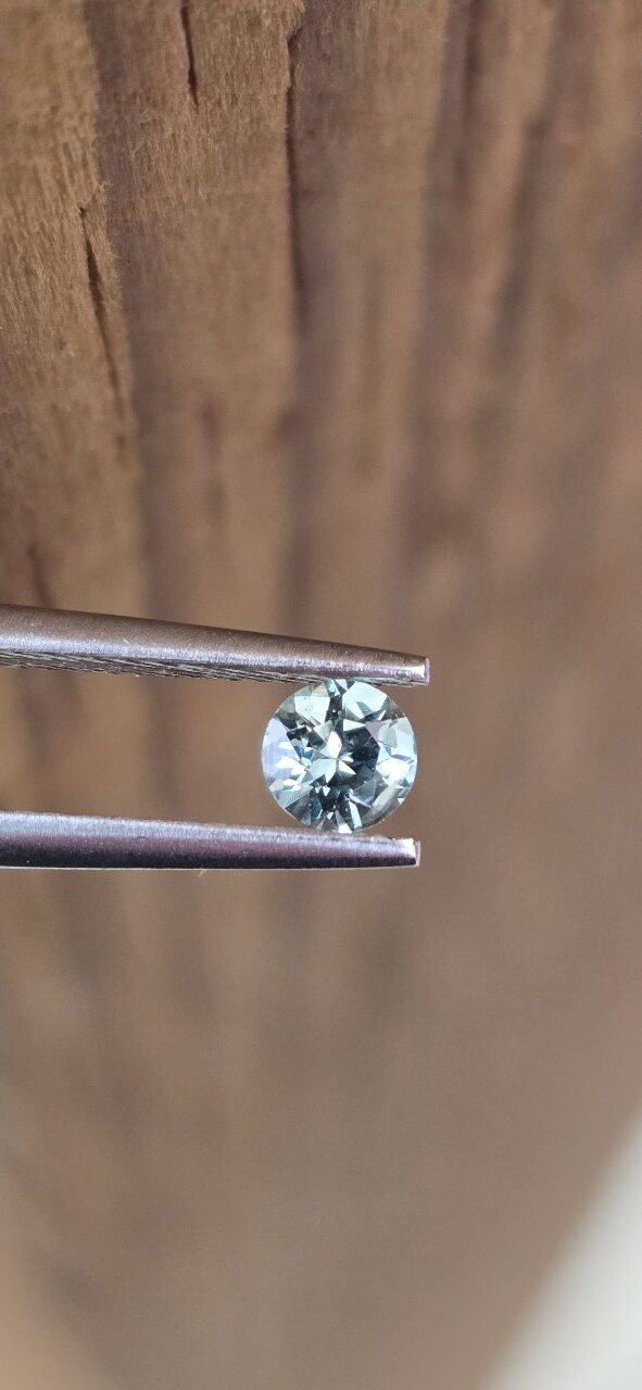 3.84x2.37mm round Australian sapphire facet