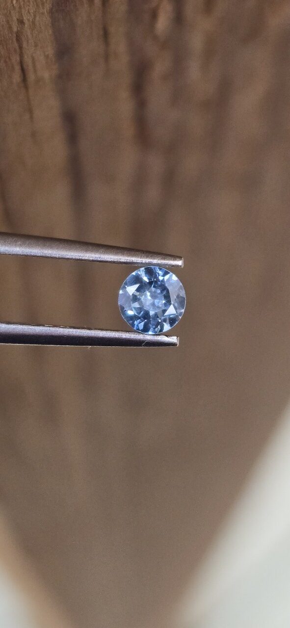 4.05x2.50mm round Australian sapphire facet