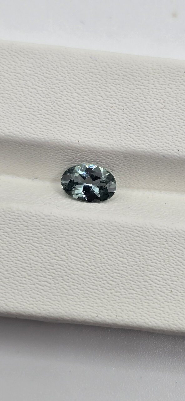 6.16x4.16x2.54mm oval Australian sapphire facet