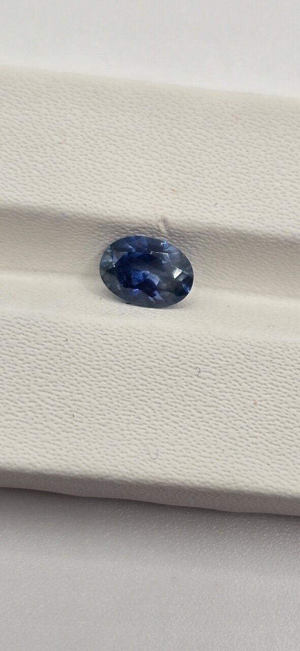 6.83x4.91x3.22mm oval Australian sapphire facet