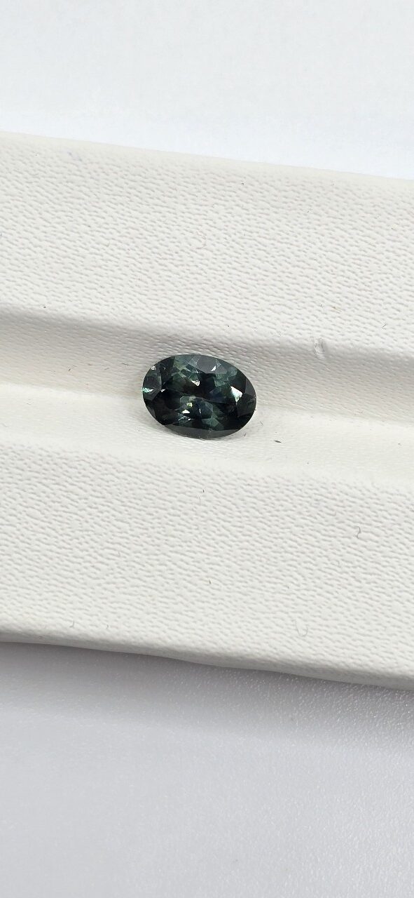 6.90x4.96x3.28mm oval Australian sapphire facet