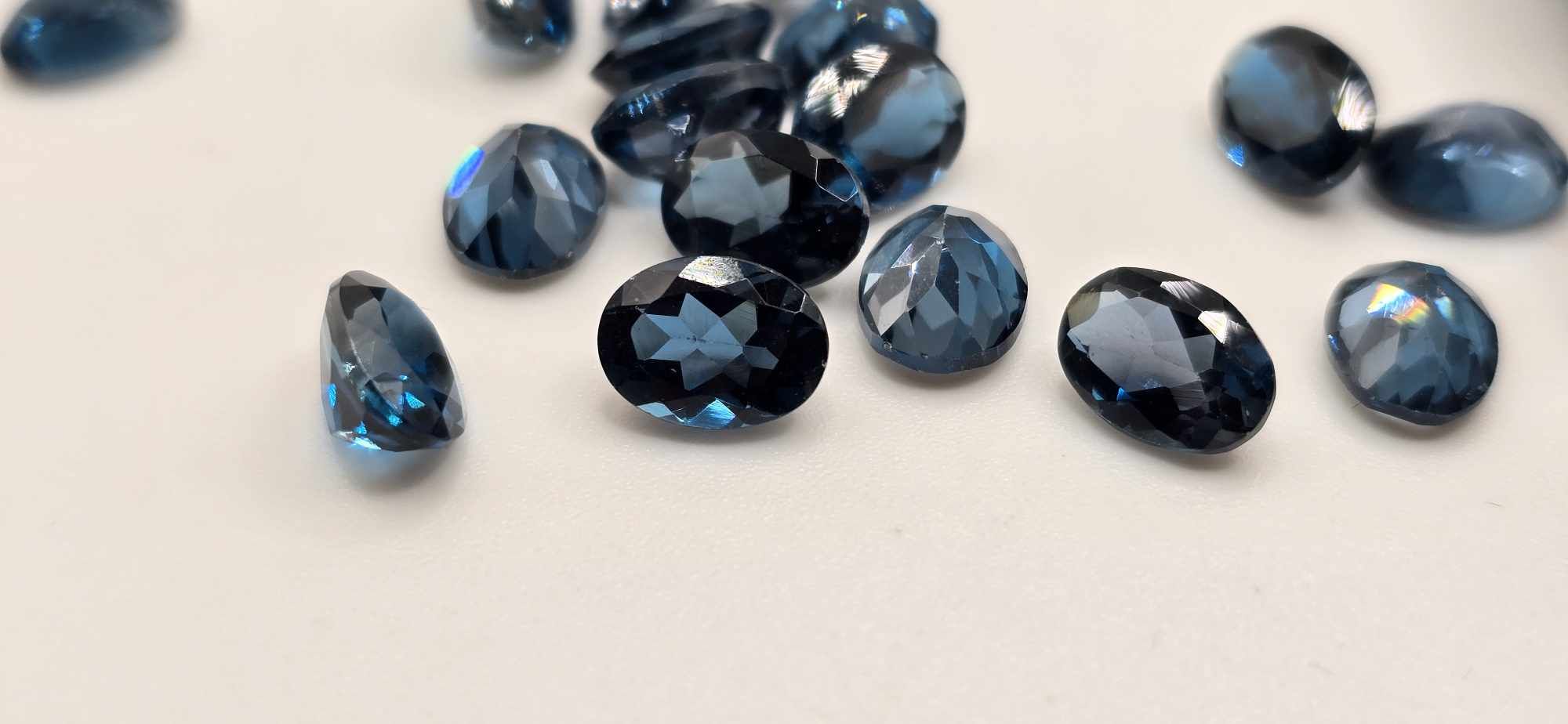 8x6mm oval-Cut, London-Blue Topaz Facet