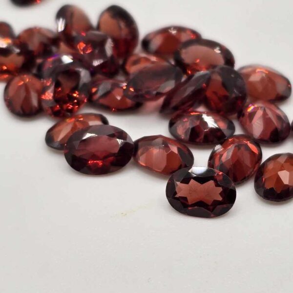 7x5mm oval almondine garnet Facet