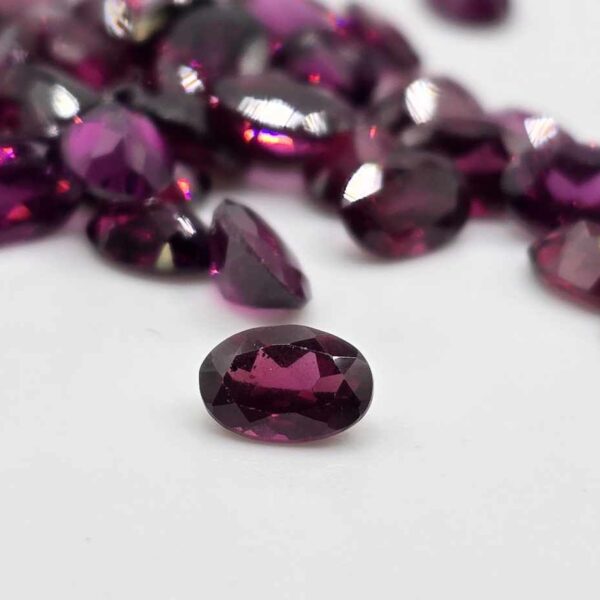 6x4mm oval rhodolite garnet Facet