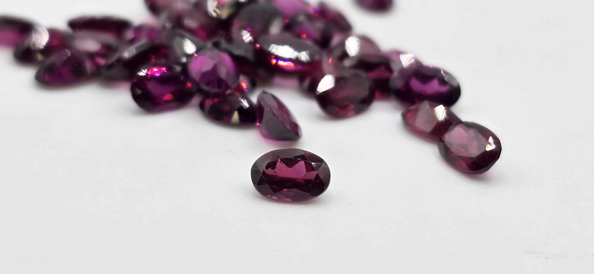 6x4mm oval rhodolite garnet Facet