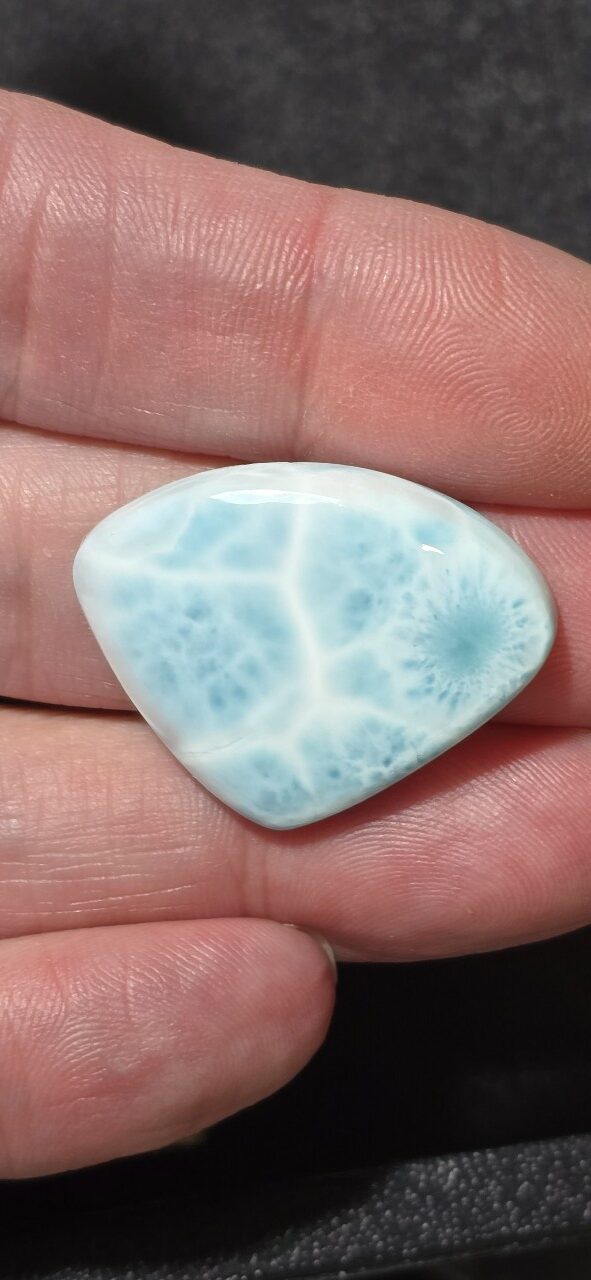 32x25mm AAA-grade larimar cabochon
