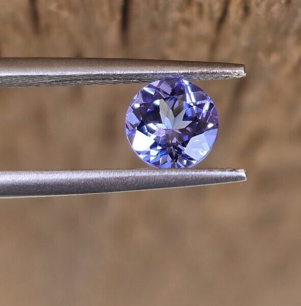 5.62x5.61x3.84mm round tanzanite facet