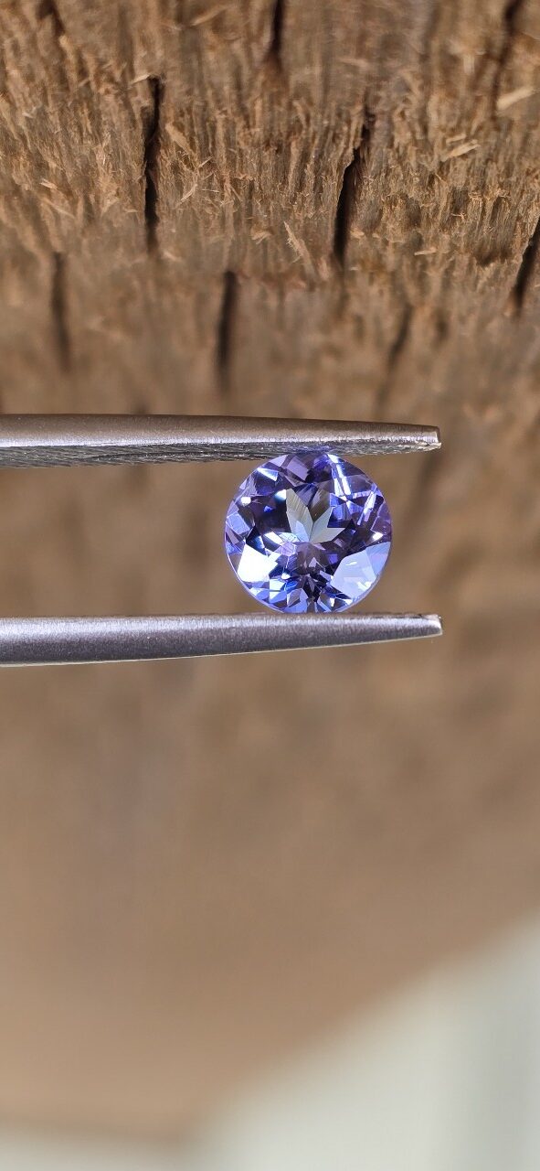 5.62x5.61x3.84mm round tanzanite facet
