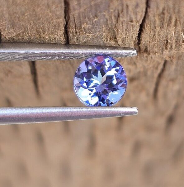 5.42x5.38x3.82mm round tanzanite facet