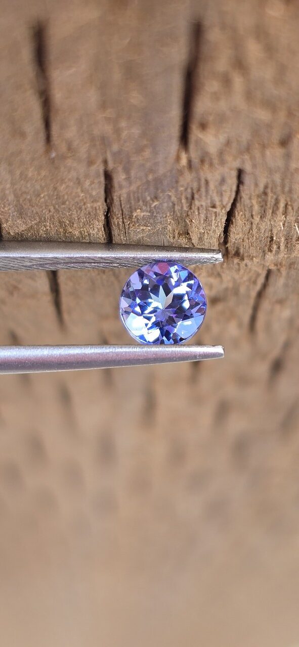 5.42x5.38x3.82mm round tanzanite facet