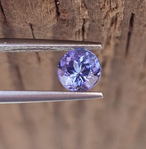 5.59x5.57x4.15mm round tanzanite facet