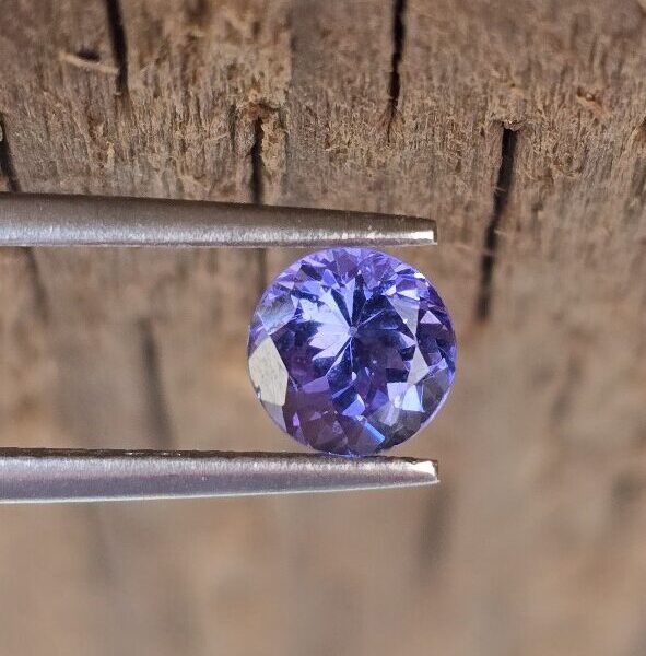 5.52x5.45x3.73mm round tanzanite facet