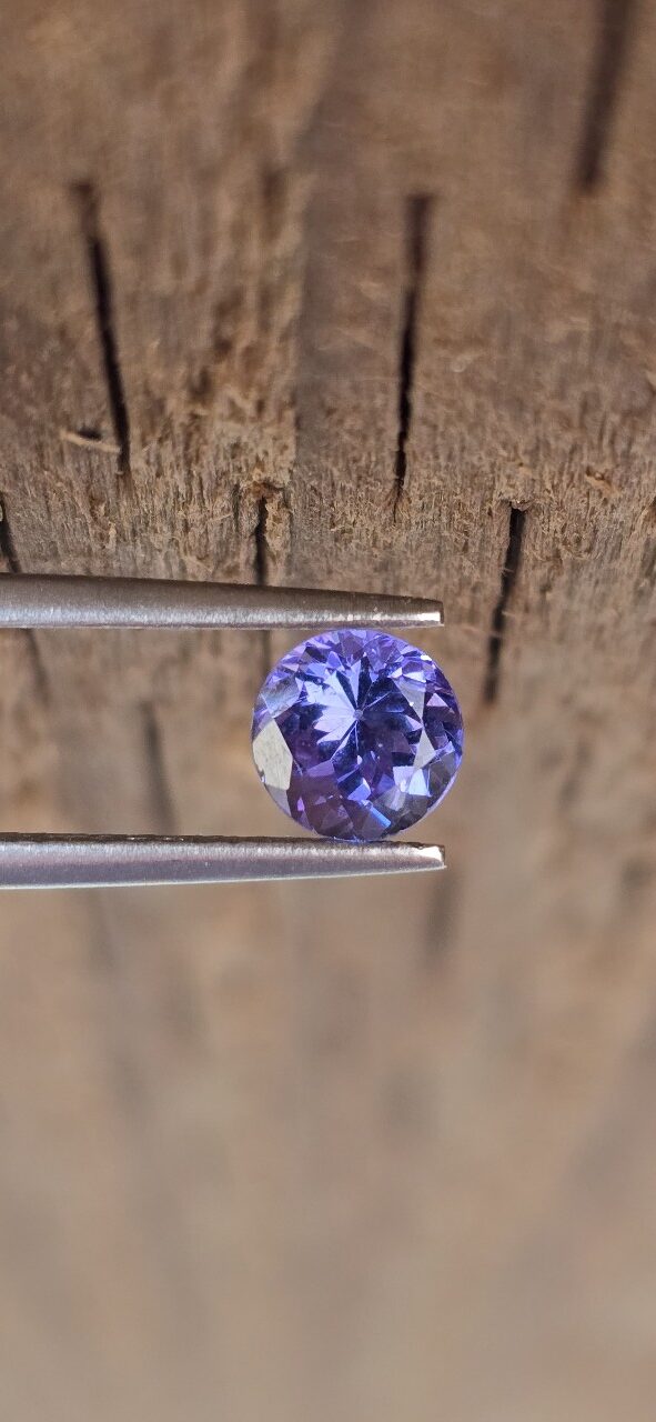 5.52x5.45x3.73mm round tanzanite facet