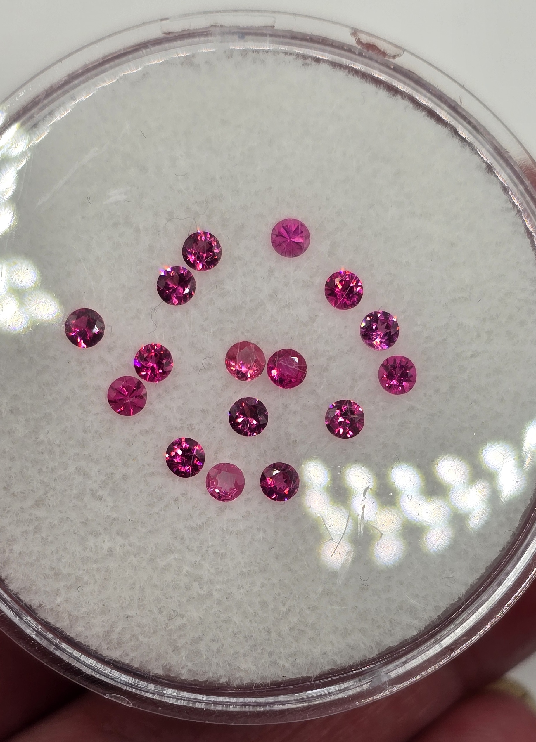 1ct parcel of 2.5mm electric pink spinel facets