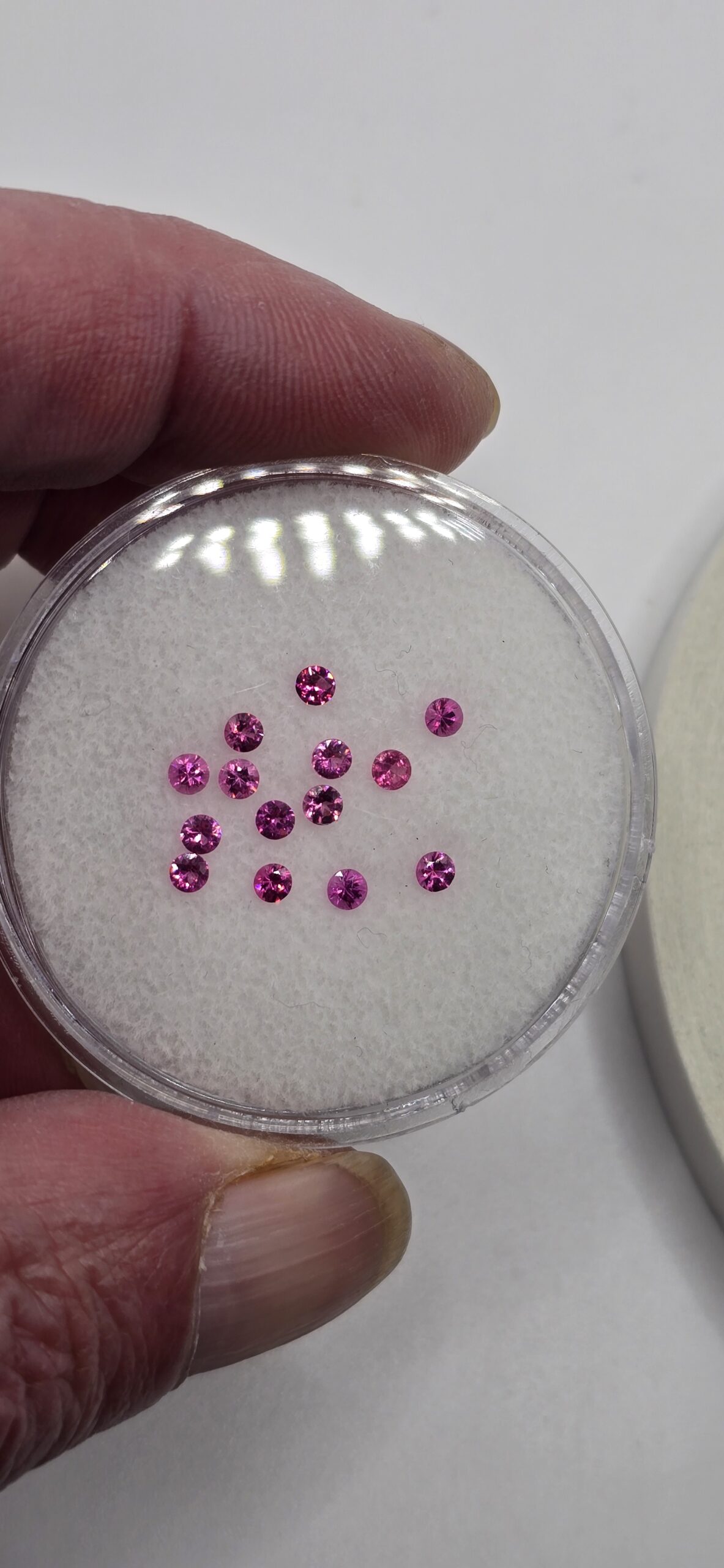 1ct parcel of 2.6mm electric pink spinel facets
