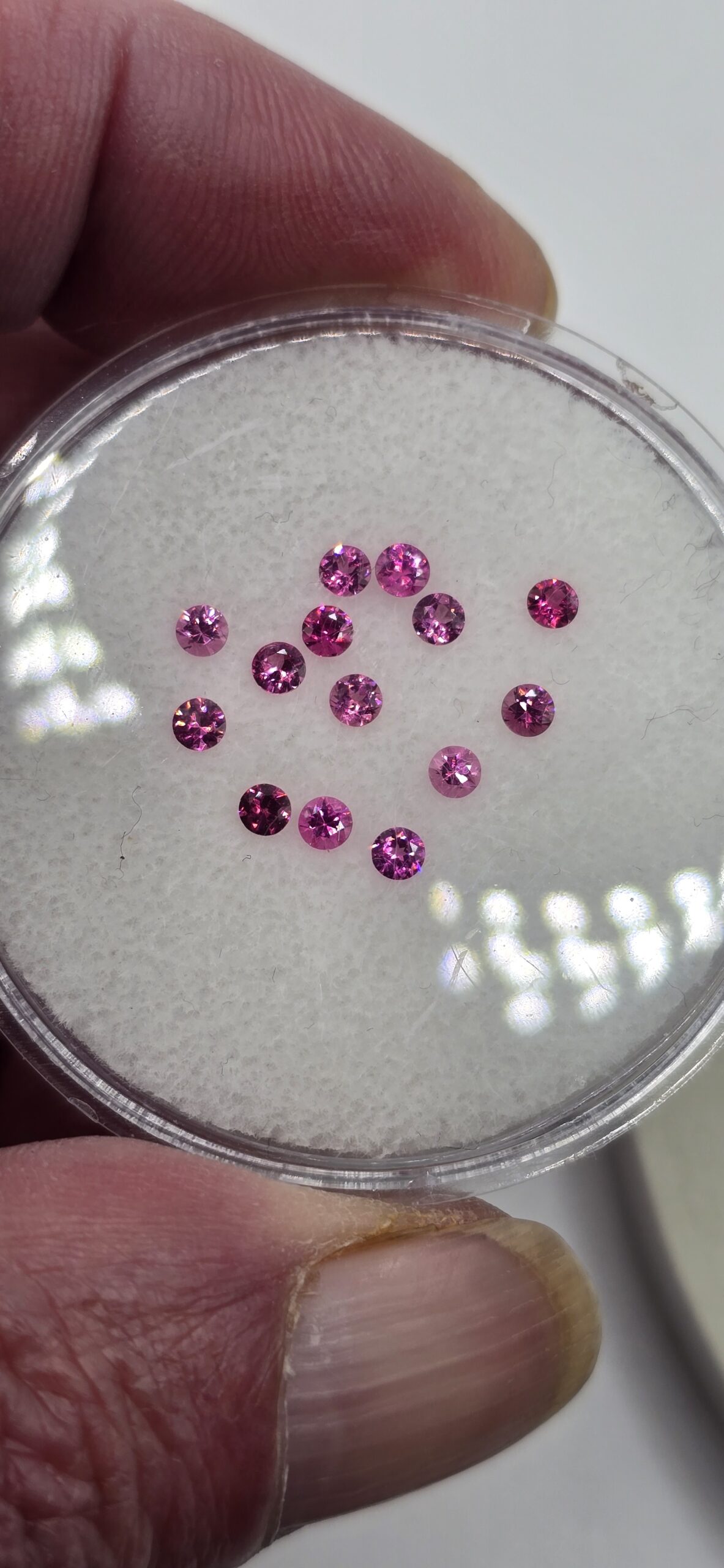 1ct parcel of 2.6mm electric pink spinel facets