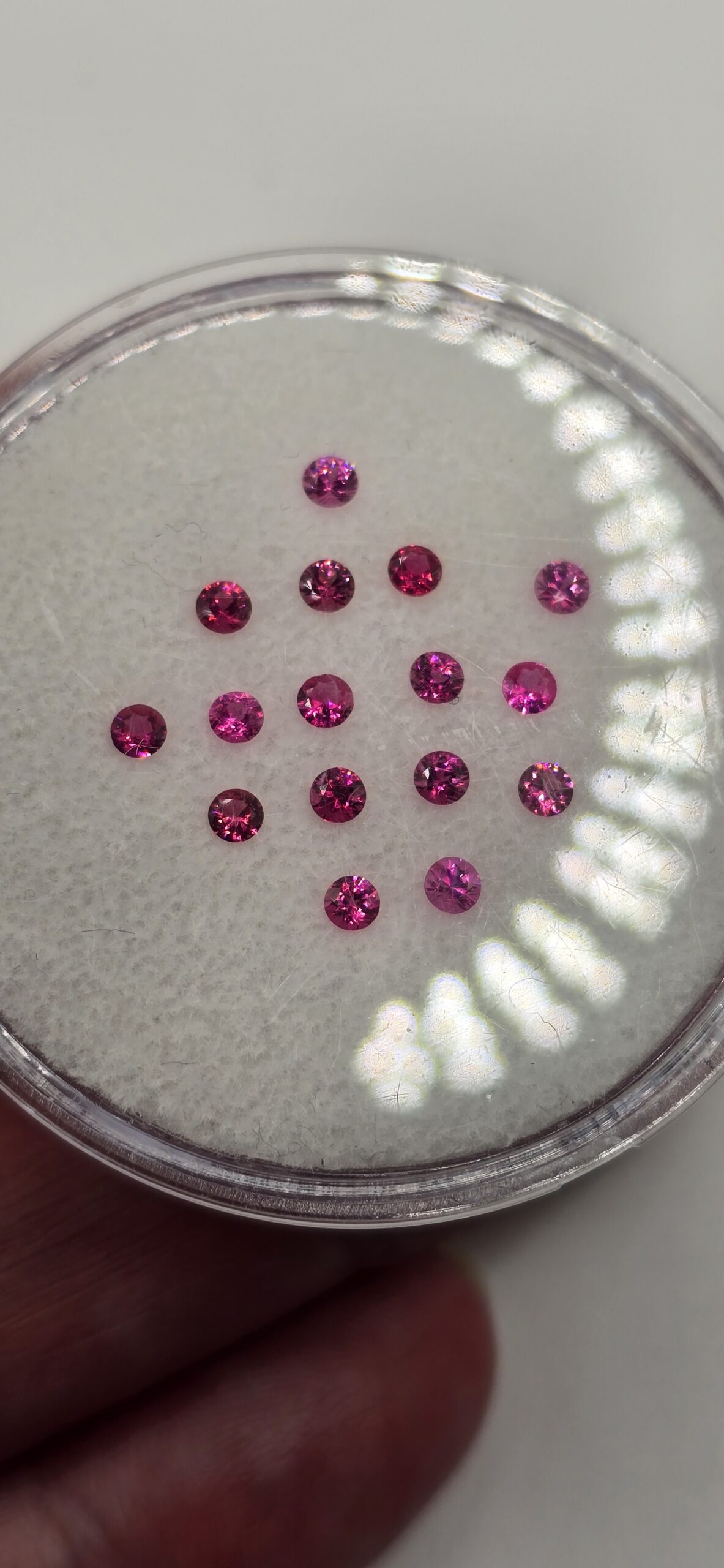 1ct parcel of 2.5mm electric pink spinel facets