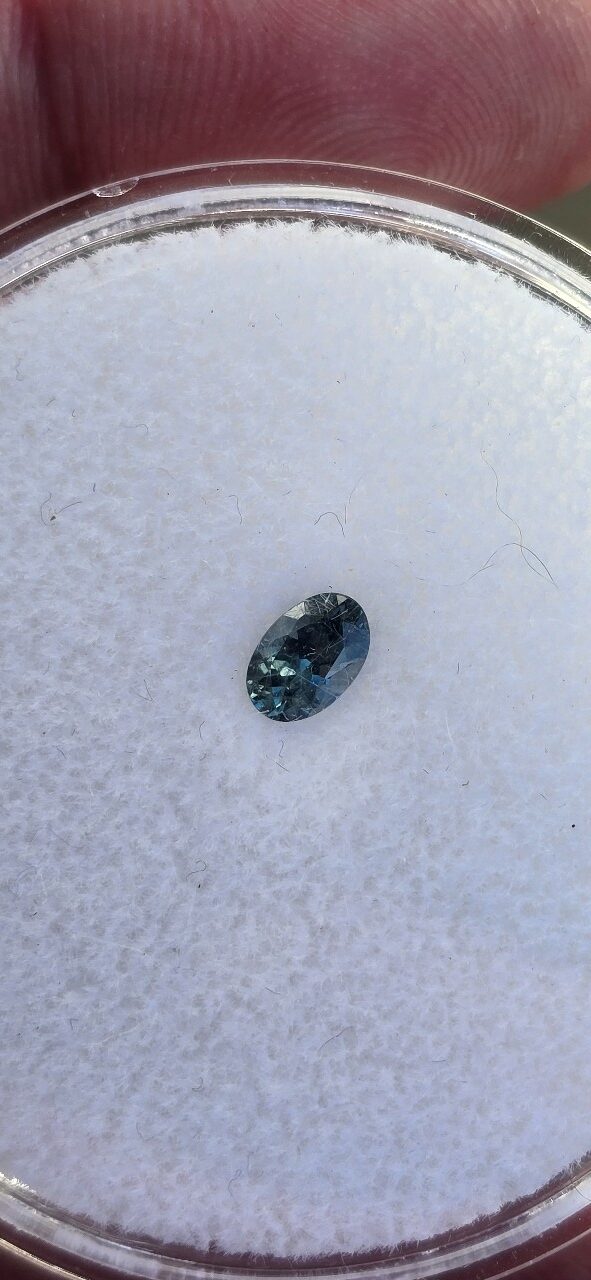 5.86x3.94x2.95mm oval Australian sapphire facet