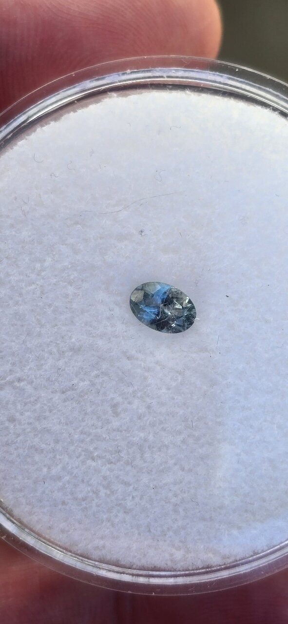 6.01x4.13x2.72mm oval Australian sapphire facet