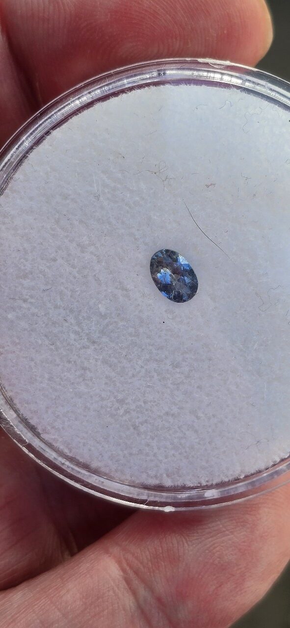 6.01x4.10x2.57mm oval Australian sapphire facet