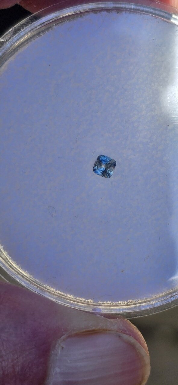 3.00x3.00x2.04mm cushion Australian sapphire facet