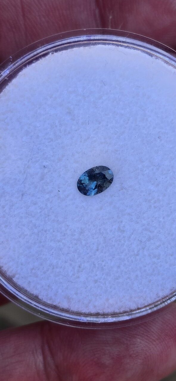 6.00x4.11x2.71mm oval Australian sapphire facet