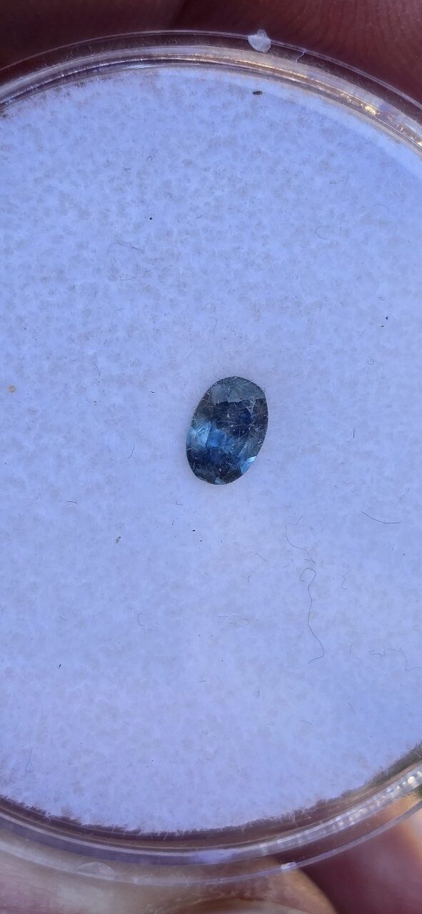 6.00x4.14x2.54mm oval Australian sapphire facet