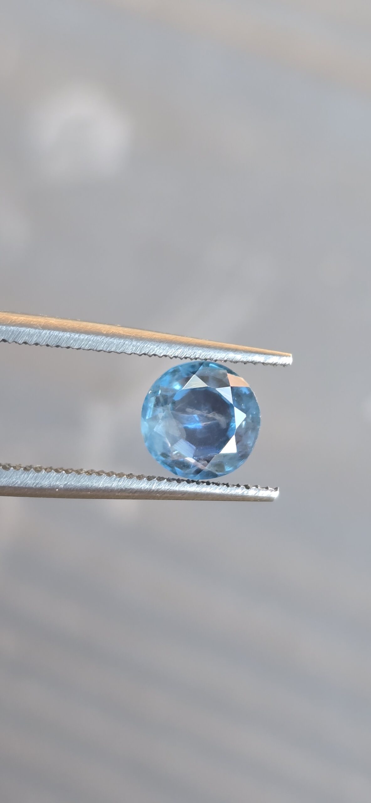 6.47x6.43x4.00mm round Australian sapphire facet