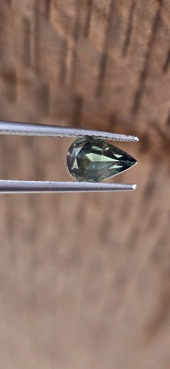 8.64x5.55x3.87mm pear Australian sapphire facet