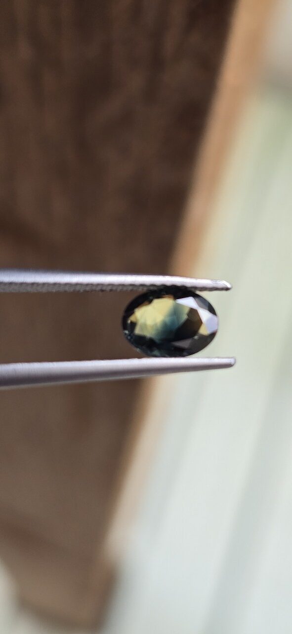 7.33x5.51x2.60mm oval Australian sapphire facet