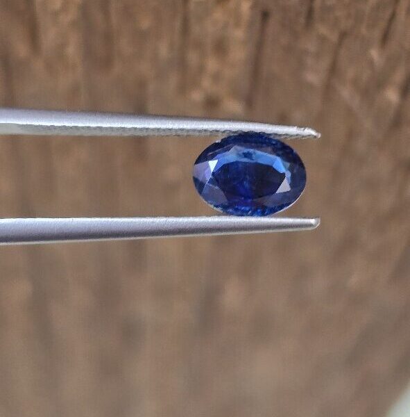 7.80x5.74x3.16mm oval Australian sapphire facet