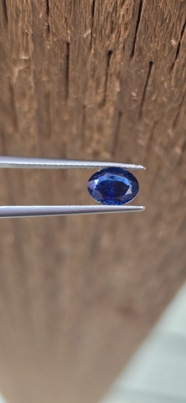 7.80x5.74x3.16mm oval Australian sapphire facet