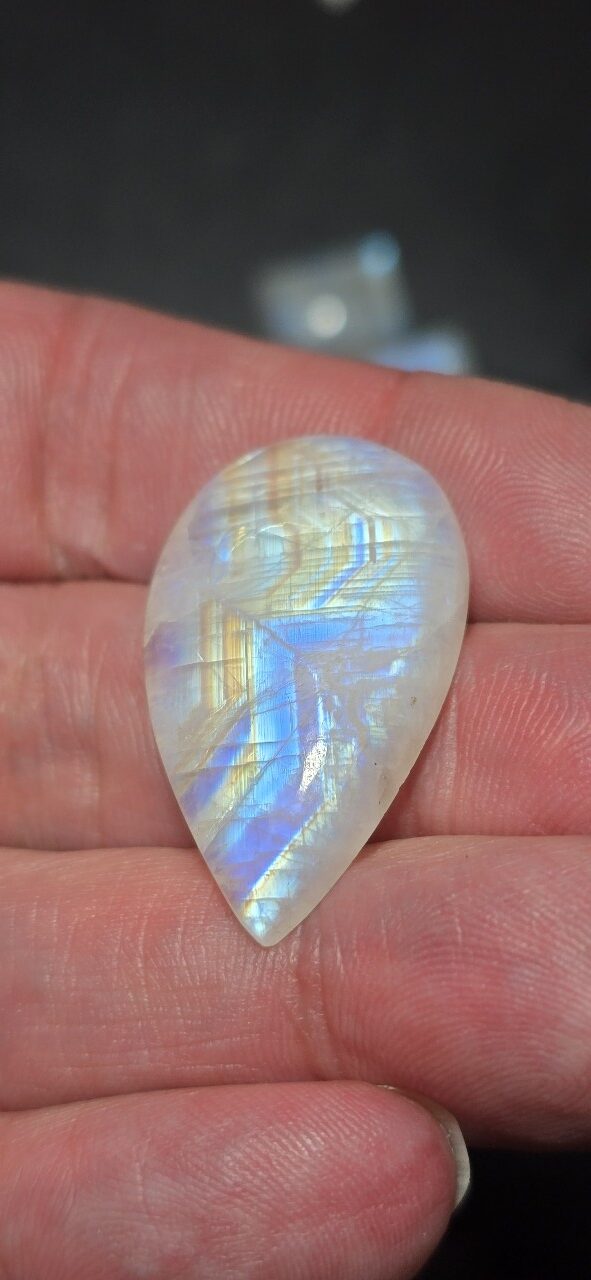 33x20mm moonstone cabochon