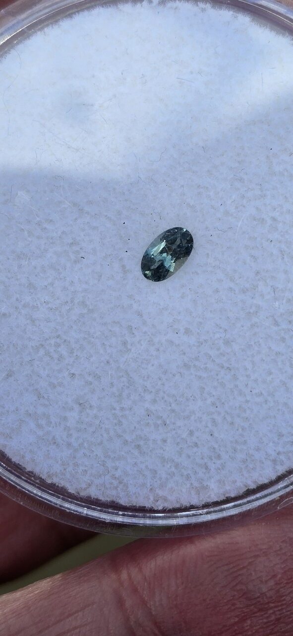 5.13x3.15x2.29mm oval Australian sapphire facet