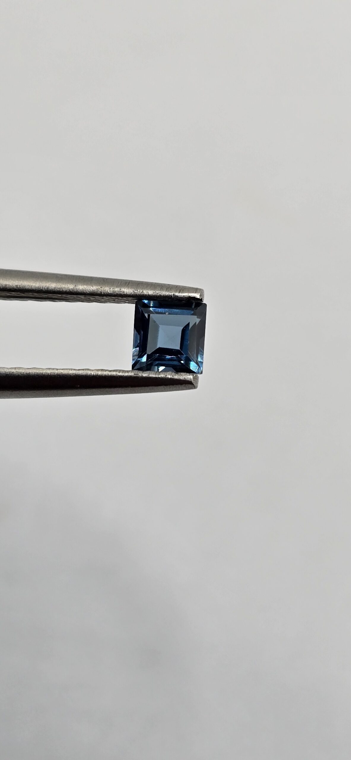 2.0mm square/princess London blue topaz facet
