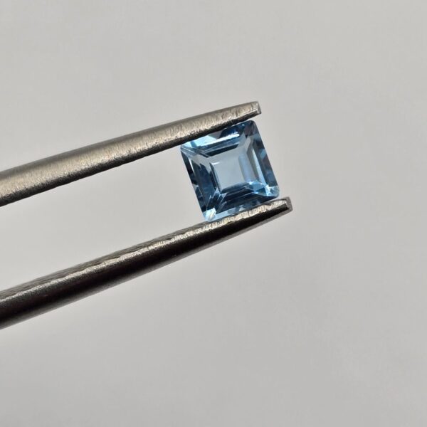 2.5mm square/princess swiss blue topaz facet